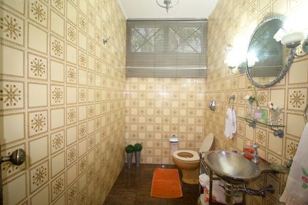 Casa à venda com 233m², 6 quartos e 6 vagas Casa à venda com 233m², 6 quartos e 6 vagasLavabo