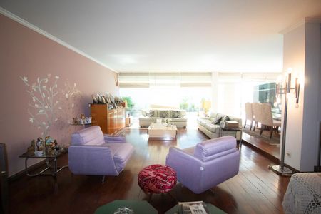 Casa à venda com 233m², 6 quartos e 6 vagas Casa à venda com 233m², 6 quartos e 6 vagasSala