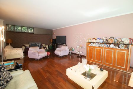 Casa à venda com 233m², 6 quartos e 6 vagas Casa à venda com 233m², 6 quartos e 6 vagasSala