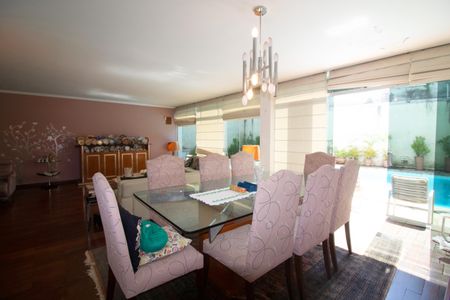 Casa à venda com 233m², 6 quartos e 6 vagas Casa à venda com 233m², 6 quartos e 6 vagasSala