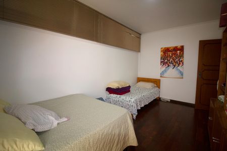 Casa à venda com 233m², 6 quartos e 6 vagas Casa à venda com 233m², 6 quartos e 6 vagasQuarto 6