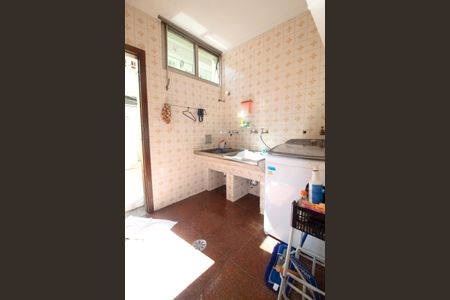 Casa à venda com 233m², 6 quartos e 6 vagas Casa à venda com 233m², 6 quartos e 6 vagasÁrea de Serviço