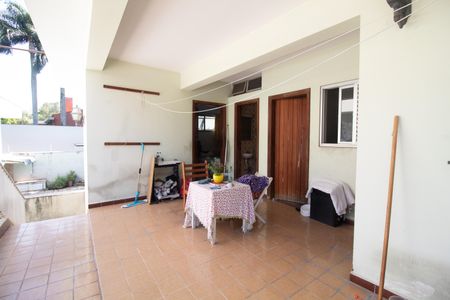 Casa à venda com 233m², 6 quartos e 6 vagas Casa à venda com 233m², 6 quartos e 6 vagasCobertura