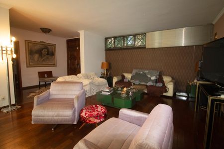 Casa à venda com 233m², 6 quartos e 6 vagas Casa à venda com 233m², 6 quartos e 6 vagasSala