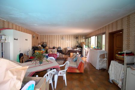 Casa à venda com 233m², 6 quartos e 6 vagas Casa à venda com 233m², 6 quartos e 6 vagasQuintal