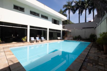 Casa à venda com 233m², 6 quartos e 6 vagas Casa à venda com 233m², 6 quartos e 6 vagasQuintal