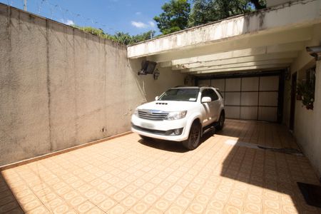 Casa à venda com 233m², 6 quartos e 6 vagas Casa à venda com 233m², 6 quartos e 6 vagasGaragem