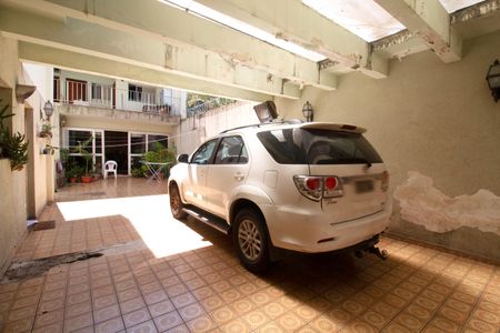 Casa à venda com 233m², 6 quartos e 6 vagas Casa à venda com 233m², 6 quartos e 6 vagasGaragem