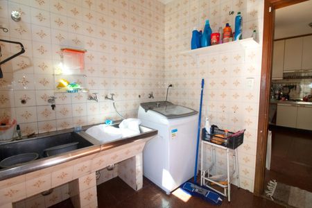 Casa à venda com 233m², 6 quartos e 6 vagas Casa à venda com 233m², 6 quartos e 6 vagasÁrea de Serviço