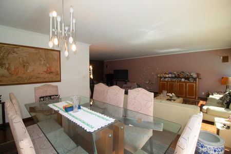 Casa à venda com 233m², 6 quartos e 6 vagas Casa à venda com 233m², 6 quartos e 6 vagasSala