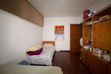 Casa à venda com 233m², 6 quartos e 6 vagas Casa à venda com 233m², 6 quartos e 6 vagasQuarto 6