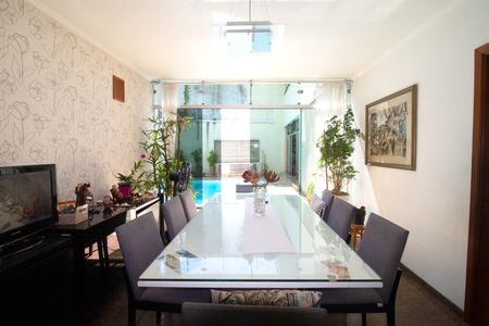 Casa à venda com 233m², 6 quartos e 6 vagas Casa à venda com 233m², 6 quartos e 6 vagasCopa