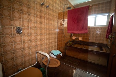 Casa à venda com 233m², 6 quartos e 6 vagas Casa à venda com 233m², 6 quartos e 6 vagasSuíte 3 Banheiro