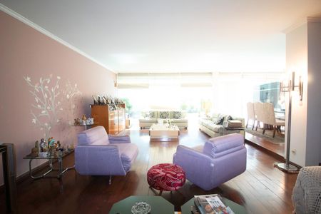 Casa à venda com 233m², 6 quartos e 6 vagas Casa à venda com 233m², 6 quartos e 6 vagasSala