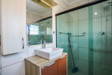 Casa à venda com 195m², 4 quartos e 2 vagas Casa à venda com 195m², 4 quartos e 2 vagasBanheiro Corredor