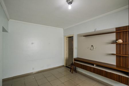 Casa à venda com 195m², 4 quartos e 2 vagas Casa à venda com 195m², 4 quartos e 2 vagasSala