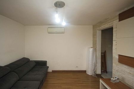 Casa à venda com 140m², 3 quartos e 2 vagas Casa à venda com 140m², 3 quartos e 2 vagasSala