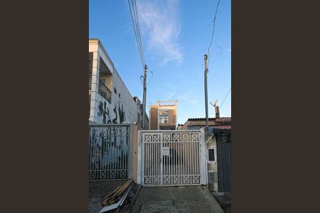 Casa à venda com 140m², 3 quartos e 2 vagas Casa à venda com 140m², 3 quartos e 2 vagasFachada