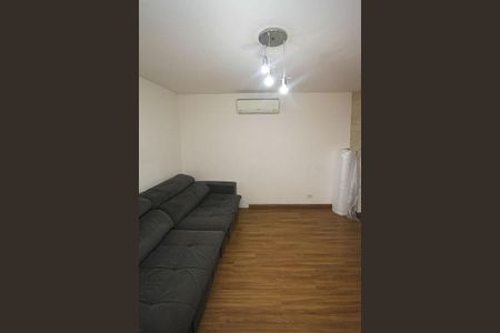 Casa à venda com 140m², 3 quartos e 2 vagas Casa à venda com 140m², 3 quartos e 2 vagasSala