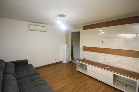 Casa à venda com 140m², 3 quartos e 2 vagas Casa à venda com 140m², 3 quartos e 2 vagasSala