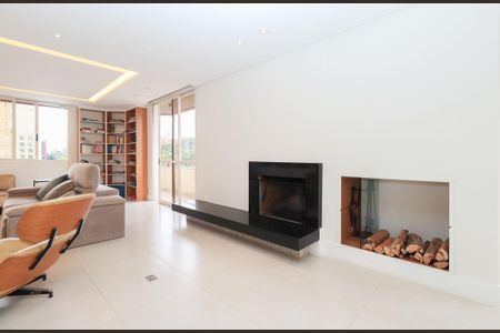 Apartamento à venda com 204m², 2 quartos e 4 vagasFoto 02
