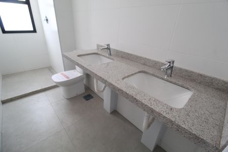 Apartamento para alugar com 106m², 3 quartos e 2 vagasBanheiro do Quarto 3
