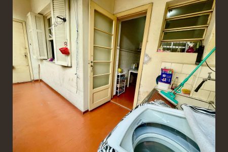 Apartamento à venda com 117m², 2 quartos e sem vaga Apartamento à venda com 117m², 2 quartos e sem vagaÁrea de Serviço