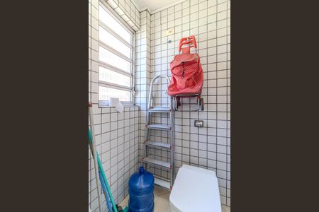 Apartamento à venda com 98m², 2 quartos e sem vaga Apartamento à venda com 98m², 2 quartos e sem vagaBanheiro de Serviço