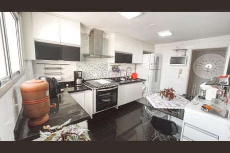 Apartamento à venda com 187m², 4 quartos e 3 vagas Apartamento à venda com 187m², 4 quartos e 3 vagasCozinha