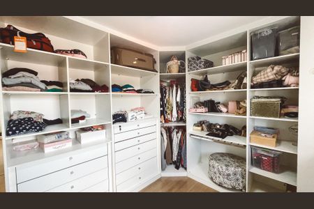 Apartamento à venda com 187m², 4 quartos e 3 vagas Apartamento à venda com 187m², 4 quartos e 3 vagasQuarto 2