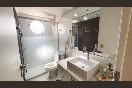 Apartamento à venda com 187m², 4 quartos e 3 vagas Apartamento à venda com 187m², 4 quartos e 3 vagasBanheiro da Suíte