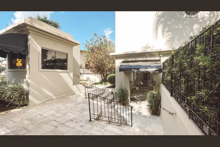 Apartamento à venda com 187m², 4 quartos e 3 vagas Apartamento à venda com 187m², 4 quartos e 3 vagasEntrada