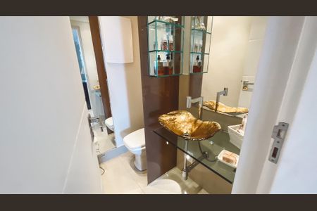 Apartamento à venda com 187m², 4 quartos e 3 vagas Apartamento à venda com 187m², 4 quartos e 3 vagasLavabo