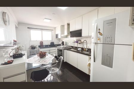 Apartamento à venda com 187m², 4 quartos e 3 vagas Apartamento à venda com 187m², 4 quartos e 3 vagasCozinha