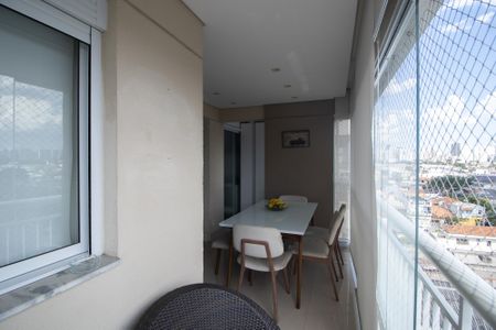 Apartamento à venda com 63m², 2 quartos e 1 vaga Apartamento à venda com 63m², 2 quartos e 1 vagaVaranda
