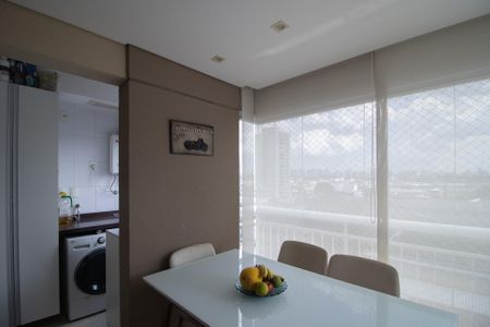 Apartamento à venda com 63m², 2 quartos e 1 vaga Apartamento à venda com 63m², 2 quartos e 1 vagaVaranda