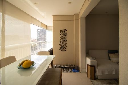 Apartamento à venda com 63m², 2 quartos e 1 vaga Apartamento à venda com 63m², 2 quartos e 1 vagaVaranda
