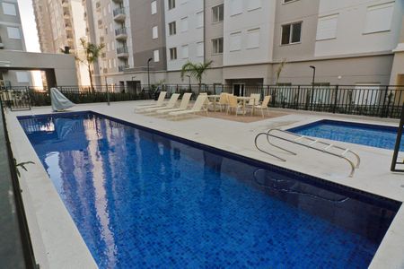 Apartamento à venda com 35m², 2 quartos e sem vagaÁrea comum - Piscina