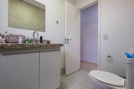 Casa à venda com 284m², 4 quartos e 4 vagas Casa à venda com 284m², 4 quartos e 4 vagasCasa 2 - Banheiro