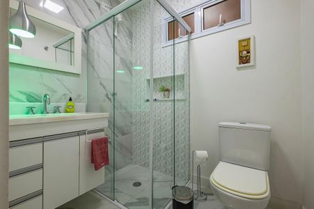 Casa à venda com 284m², 4 quartos e 4 vagas Casa à venda com 284m², 4 quartos e 4 vagasCasa 1 - Banheiro