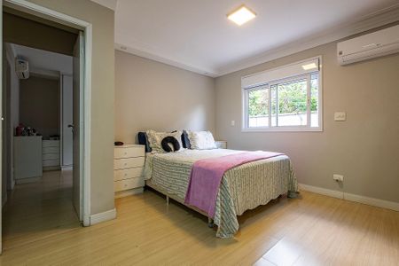 Casa à venda com 284m², 4 quartos e 4 vagas Casa à venda com 284m², 4 quartos e 4 vagasCasa 1 - Suíte