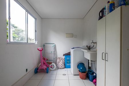 Casa à venda com 284m², 4 quartos e 4 vagas Casa à venda com 284m², 4 quartos e 4 vagasCasa 2 - Lavandeira