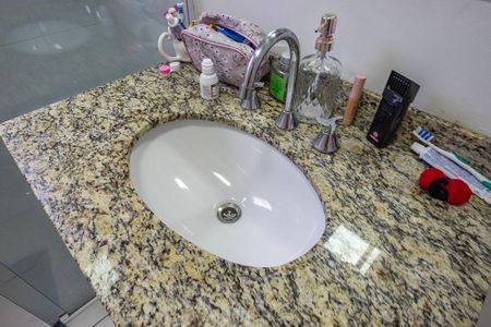 Casa à venda com 284m², 4 quartos e 4 vagas Casa à venda com 284m², 4 quartos e 4 vagasCasa 2 - Banheiro