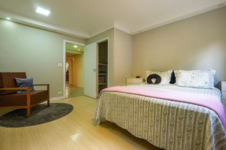 Casa à venda com 284m², 4 quartos e 4 vagas Casa à venda com 284m², 4 quartos e 4 vagasCasa 1 - Suíte