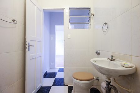 Casa para alugar com 105m², 2 quartos e 1 vaga Casa para alugar com 105m², 2 quartos e 1 vagaBanheiro Social