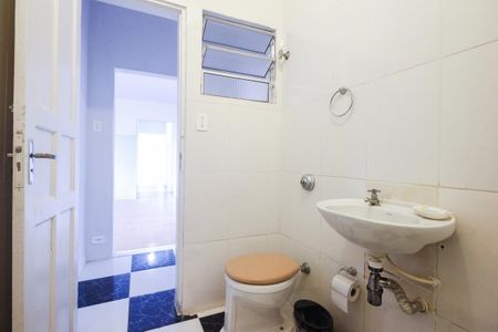 Casa para alugar com 105m², 2 quartos e 1 vaga Casa para alugar com 105m², 2 quartos e 1 vagaBanheiro Social