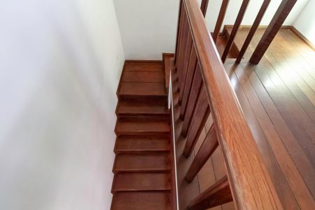 Casa à venda com 442m², 3 quartos e 3 vagasCasa 2 - Escada 