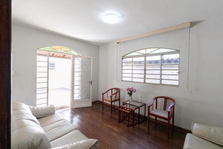 Casa à venda com 442m², 3 quartos e 3 vagasCasa 2 - Sala 1