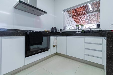 Casa à venda com 442m², 3 quartos e 3 vagasCasa 1 - Cozinha