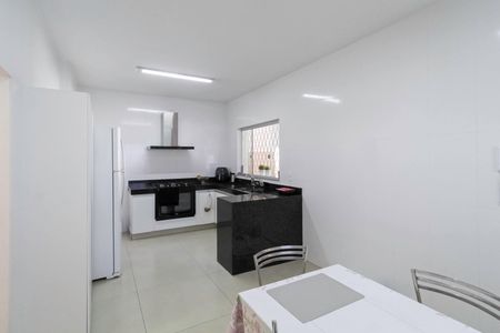 Casa à venda com 442m², 3 quartos e 3 vagasCasa 1 - Cozinha